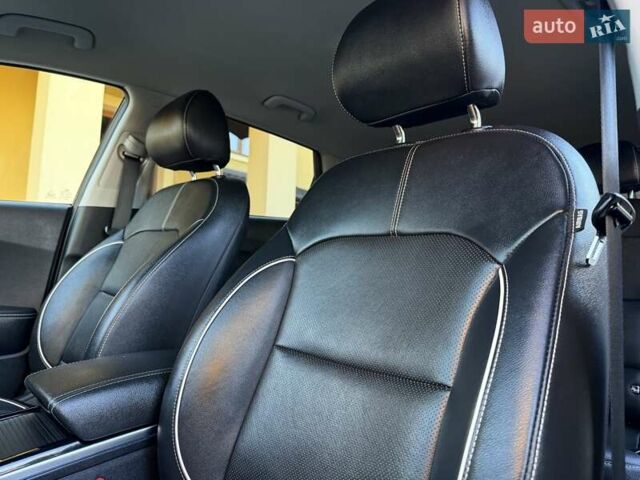 Синій Кіа Niro, об'ємом двигуна 0 л та пробігом 82 тис. км за 18950 $, фото 49 на Automoto.ua