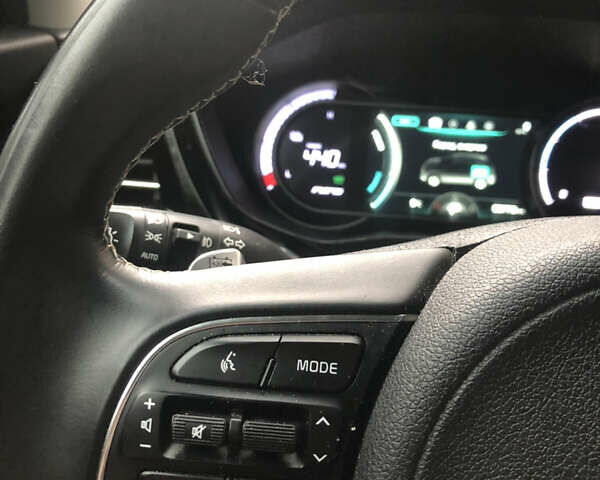 Синій Кіа Niro, об'ємом двигуна 0 л та пробігом 85 тис. км за 21850 $, фото 82 на Automoto.ua