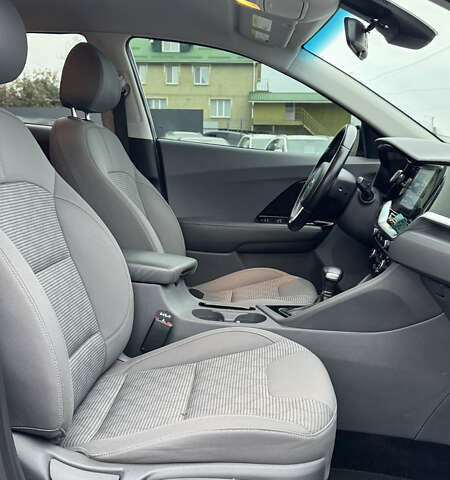 Синій Кіа Niro, об'ємом двигуна 1.58 л та пробігом 68 тис. км за 19500 $, фото 16 на Automoto.ua