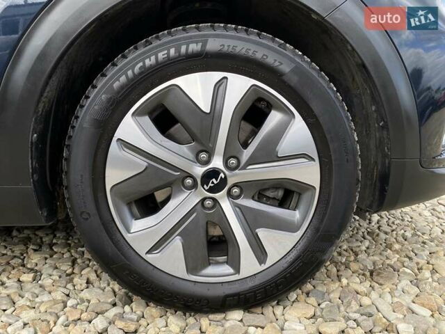 Синий Киа Niro, объемом двигателя 0 л и пробегом 70 тыс. км за 23200 $, фото 17 на Automoto.ua