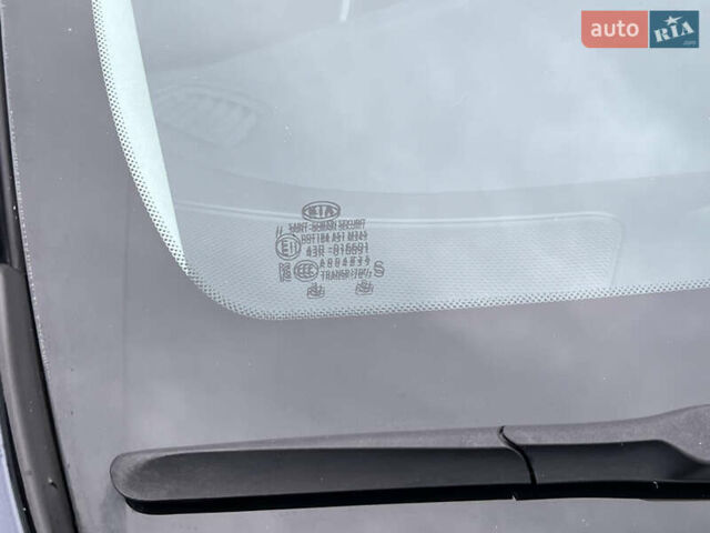 Синій Кіа Niro, об'ємом двигуна 0 л та пробігом 112 тис. км за 20800 $, фото 19 на Automoto.ua