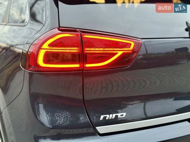 Синій Кіа Niro, об'ємом двигуна 0 л та пробігом 84 тис. км за 19450 $, фото 38 на Automoto.ua
