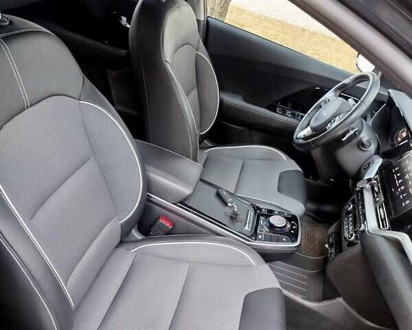 Синий Киа Niro, объемом двигателя 0 л и пробегом 30 тыс. км за 21000 $, фото 3 на Automoto.ua