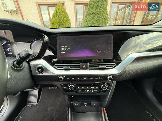 Синій Кіа Niro, об'ємом двигуна 0 л та пробігом 136 тис. км за 19350 $, фото 34 на Automoto.ua
