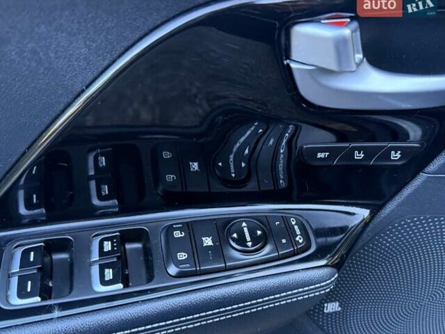 Синій Кіа Niro, об'ємом двигуна 0 л та пробігом 82 тис. км за 18950 $, фото 50 на Automoto.ua