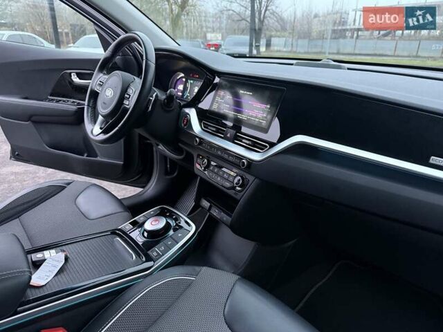 Синій Кіа Niro, об'ємом двигуна 0 л та пробігом 138 тис. км за 18900 $, фото 22 на Automoto.ua