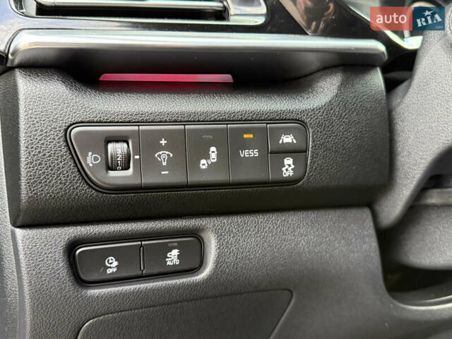 Синій Кіа Niro, об'ємом двигуна 0 л та пробігом 136 тис. км за 19350 $, фото 40 на Automoto.ua