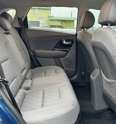 Синій Кіа Niro, об'ємом двигуна 1.58 л та пробігом 68 тис. км за 19500 $, фото 17 на Automoto.ua