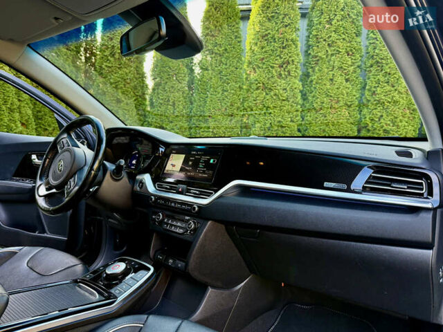 Синий Киа Niro, объемом двигателя 0 л и пробегом 83 тыс. км за 19999 $, фото 24 на Automoto.ua