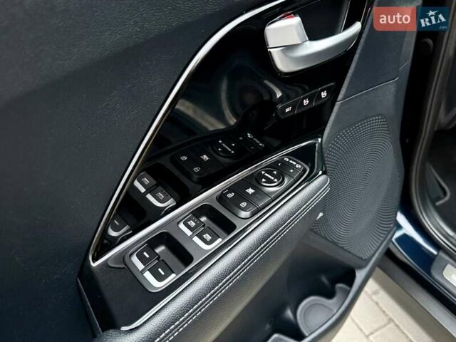 Синій Кіа Niro, об'ємом двигуна 0 л та пробігом 84 тис. км за 19450 $, фото 43 на Automoto.ua