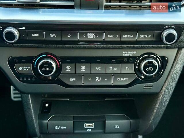 Синій Кіа Niro, об'ємом двигуна 0 л та пробігом 69 тис. км за 19999 $, фото 30 на Automoto.ua