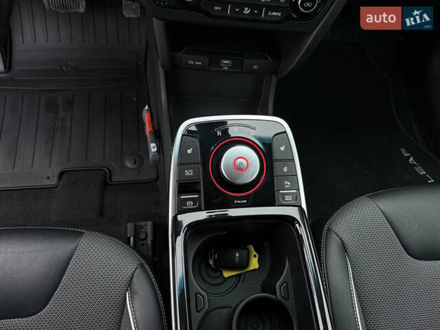 Синій Кіа Niro, об'ємом двигуна 0 л та пробігом 88 тис. км за 19750 $, фото 38 на Automoto.ua
