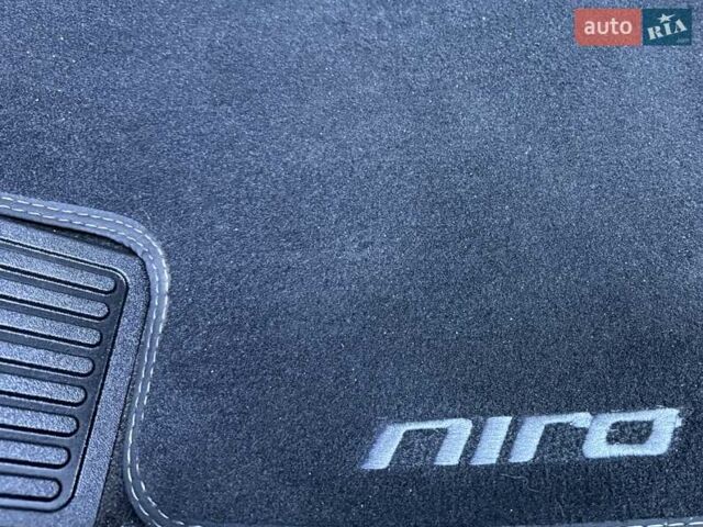 Синій Кіа Niro, об'ємом двигуна 0 л та пробігом 82 тис. км за 18950 $, фото 61 на Automoto.ua