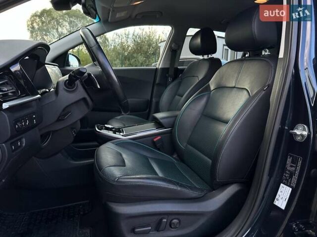 Синий Киа Niro, объемом двигателя 0 л и пробегом 75 тыс. км за 23200 $, фото 2 на Automoto.ua