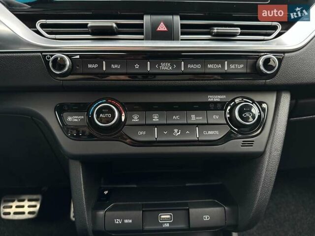 Синій Кіа Niro, об'ємом двигуна 0 л та пробігом 71 тис. км за 24900 $, фото 58 на Automoto.ua