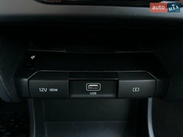 Синий Киа Niro, объемом двигателя 0 л и пробегом 75 тыс. км за 23200 $, фото 52 на Automoto.ua