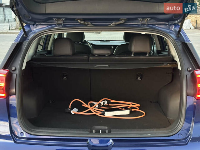 Синий Киа Niro, объемом двигателя 0 л и пробегом 108 тыс. км за 19400 $, фото 24 на Automoto.ua