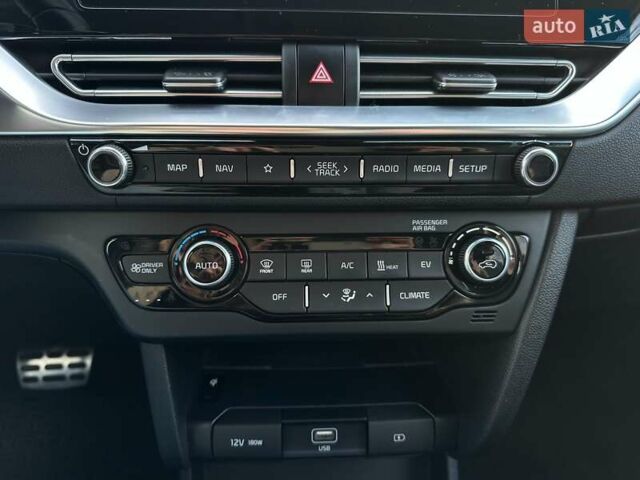 Синий Киа Niro, объемом двигателя 0 л и пробегом 75 тыс. км за 23200 $, фото 51 на Automoto.ua