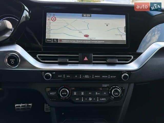 Синий Киа Niro, объемом двигателя 0 л и пробегом 75 тыс. км за 23200 $, фото 50 на Automoto.ua