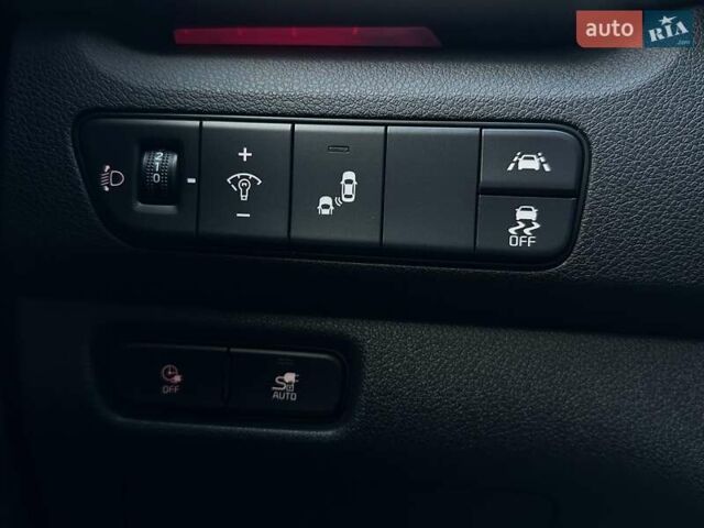 Синий Киа Niro, объемом двигателя 0 л и пробегом 53 тыс. км за 24900 $, фото 48 на Automoto.ua