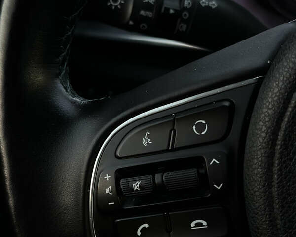 Синий Киа Niro, объемом двигателя 0 л и пробегом 109 тыс. км за 18950 $, фото 50 на Automoto.ua