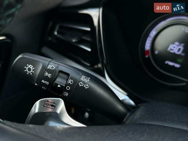 Синий Киа Niro, объемом двигателя 0 л и пробегом 75 тыс. км за 23200 $, фото 38 на Automoto.ua
