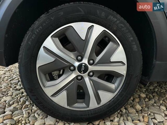 Синий Киа Niro, объемом двигателя 0 л и пробегом 75 тыс. км за 23200 $, фото 25 на Automoto.ua