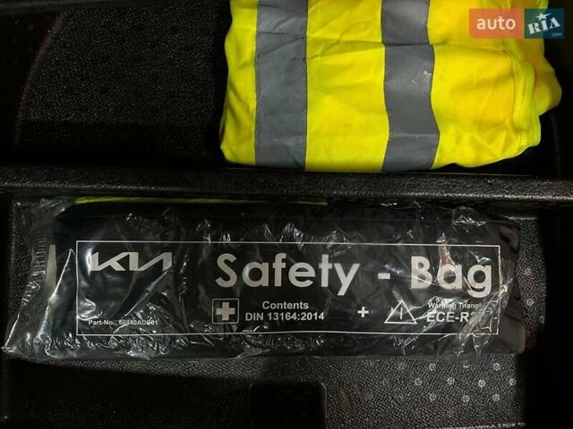 Синій Кіа Niro, об'ємом двигуна 0 л та пробігом 71 тис. км за 24900 $, фото 87 на Automoto.ua