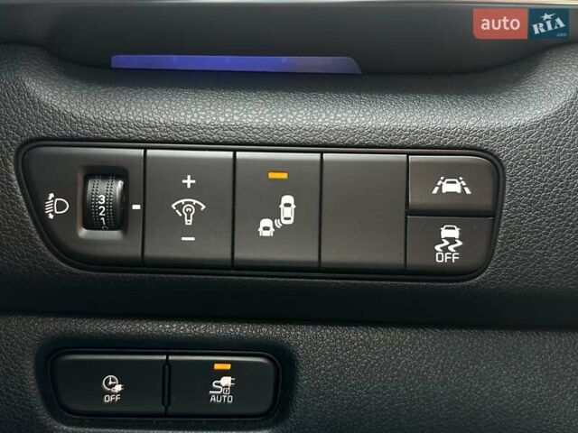 Синий Киа Niro, объемом двигателя 0 л и пробегом 75 тыс. км за 23200 $, фото 33 на Automoto.ua