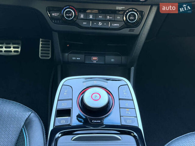 Синій Кіа Niro, об'ємом двигуна 0 л та пробігом 45 тис. км за 23400 $, фото 20 на Automoto.ua
