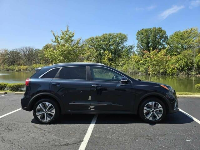 Кіа Niro 2022 у Кропивницькому (Кіровограді) на Automoto.ua Синій Кіа Niro, об'ємом двигуна 0 л та пробігом 14 тис. км за 14000 $, фото 5 на Automoto.ua