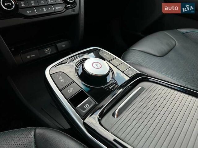 Синий Киа Niro, объемом двигателя 0 л и пробегом 75 тыс. км за 23200 $, фото 58 на Automoto.ua