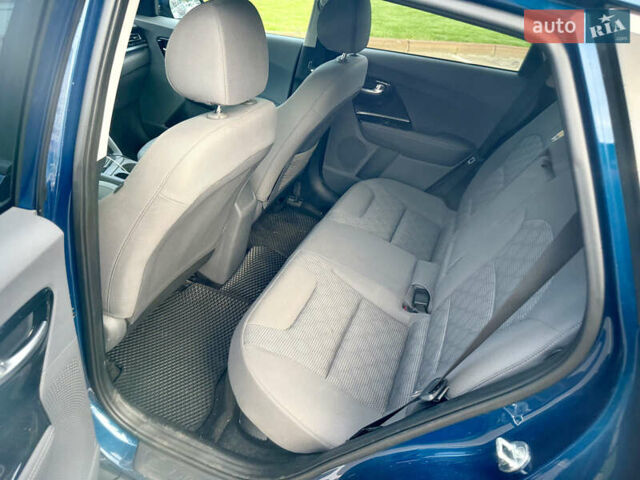 Синий Киа Niro, объемом двигателя 1.58 л и пробегом 40 тыс. км за 19900 $, фото 20 на Automoto.ua