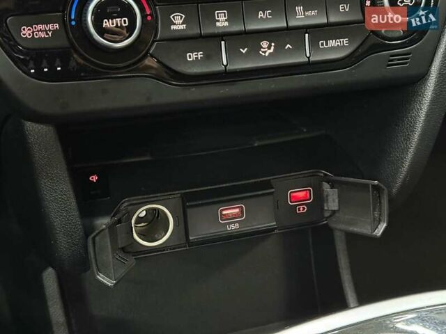 Синий Киа Niro, объемом двигателя 0 л и пробегом 130 тыс. км за 19037 $, фото 21 на Automoto.ua