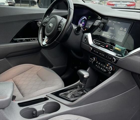 Синий Киа Niro, объемом двигателя 1.6 л и пробегом 68 тыс. км за 19500 $, фото 16 на Automoto.ua