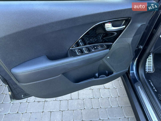 Синий Киа Niro, объемом двигателя 0 л и пробегом 95 тыс. км за 21100 $, фото 25 на Automoto.ua