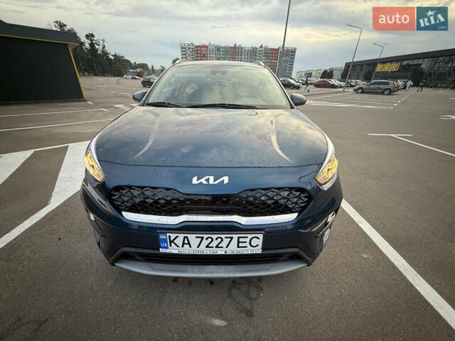 Синий Киа Niro, объемом двигателя 1.58 л и пробегом 40 тыс. км за 19900 $, фото 2 на Automoto.ua