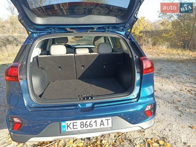 Синий Киа Niro, объемом двигателя 1.58 л и пробегом 98 тыс. км за 21500 $, фото 4 на Automoto.ua