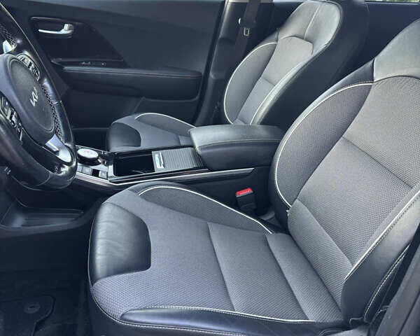 Синий Киа Niro, объемом двигателя 0 л и пробегом 120 тыс. км за 19300 $, фото 5 на Automoto.ua