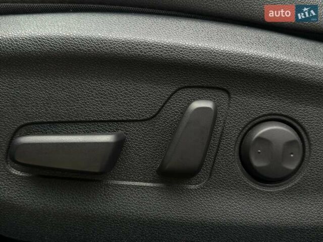 Синій Кіа Niro, об'ємом двигуна 0 л та пробігом 71 тис. км за 24900 $, фото 2 на Automoto.ua