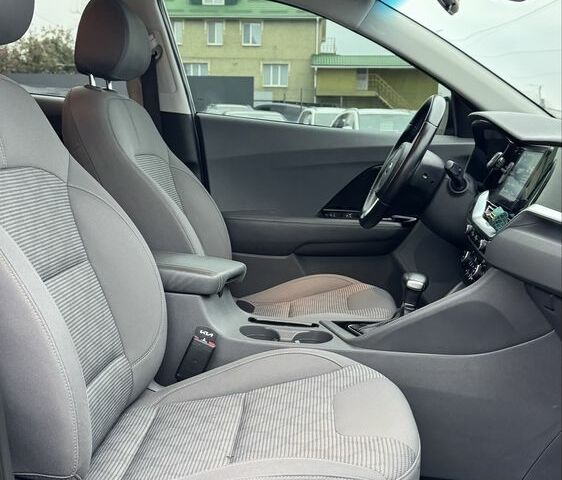 Синий Киа Niro, объемом двигателя 1.6 л и пробегом 68 тыс. км за 19500 $, фото 17 на Automoto.ua