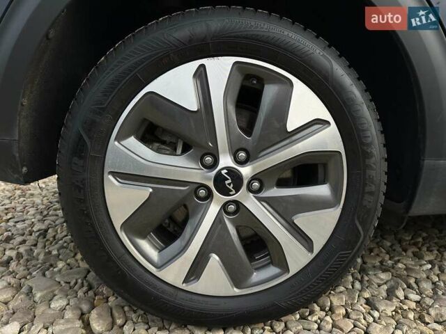 Синій Кіа Niro, об'ємом двигуна 0 л та пробігом 71 тис. км за 24900 $, фото 29 на Automoto.ua