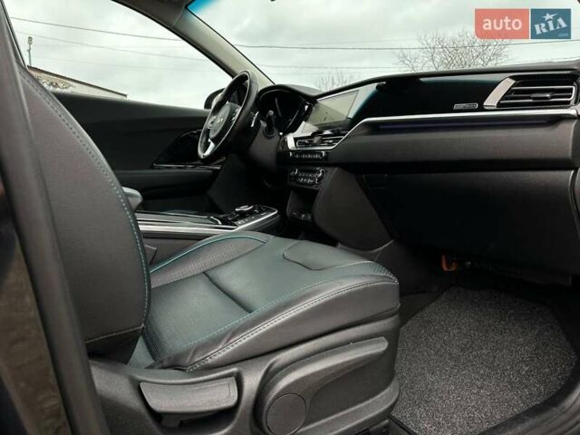 Синій Кіа Niro, об'ємом двигуна 0 л та пробігом 71 тис. км за 24900 $, фото 90 на Automoto.ua