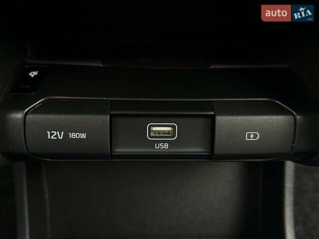 Синій Кіа Niro, об'ємом двигуна 0 л та пробігом 71 тис. км за 24900 $, фото 59 на Automoto.ua