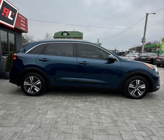 Синий Киа Niro, объемом двигателя 1.6 л и пробегом 68 тыс. км за 19500 $, фото 2 на Automoto.ua