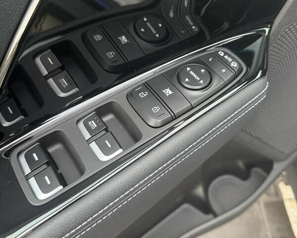 Синій Кіа Niro, об'ємом двигуна 0 л та пробігом 47 тис. км за 24400 $, фото 16 на Automoto.ua