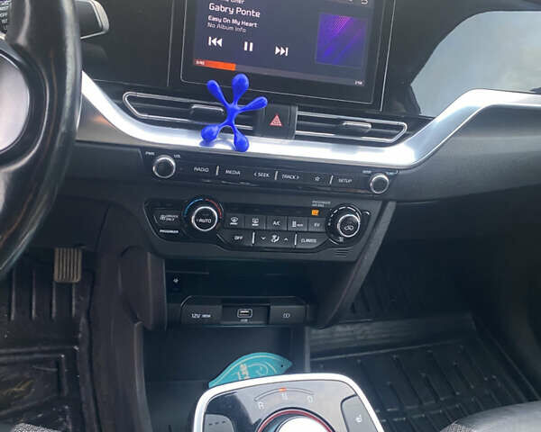 Синій Кіа Niro, об'ємом двигуна 0 л та пробігом 164 тис. км за 20600 $, фото 16 на Automoto.ua