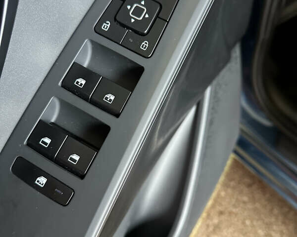 Синій Кіа Niro, об'ємом двигуна 0 л та пробігом 114 тис. км за 24800 $, фото 16 на Automoto.ua