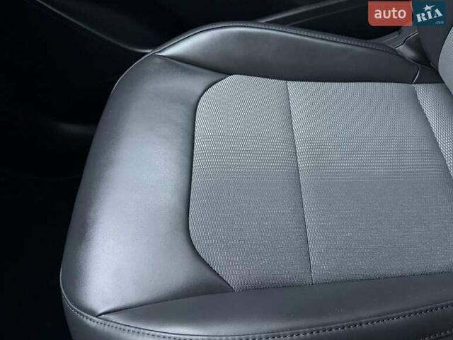 Синій Кіа Niro, об'ємом двигуна 0 л та пробігом 59 тис. км за 24950 $, фото 47 на Automoto.ua