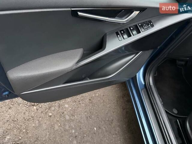 Синій Кіа Niro, об'ємом двигуна 0 л та пробігом 59 тис. км за 24950 $, фото 25 на Automoto.ua